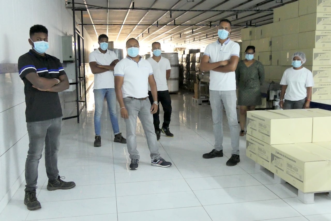 Production des masques chirurgicaux de type 2 à Tan Rouge
