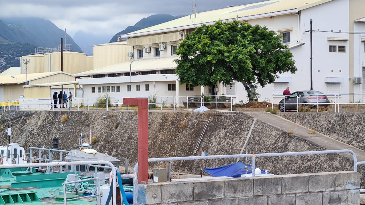 Un corps découvert au large du Port Ouest