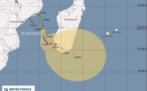 La dépression tropicale à 1490 km de la Réunion