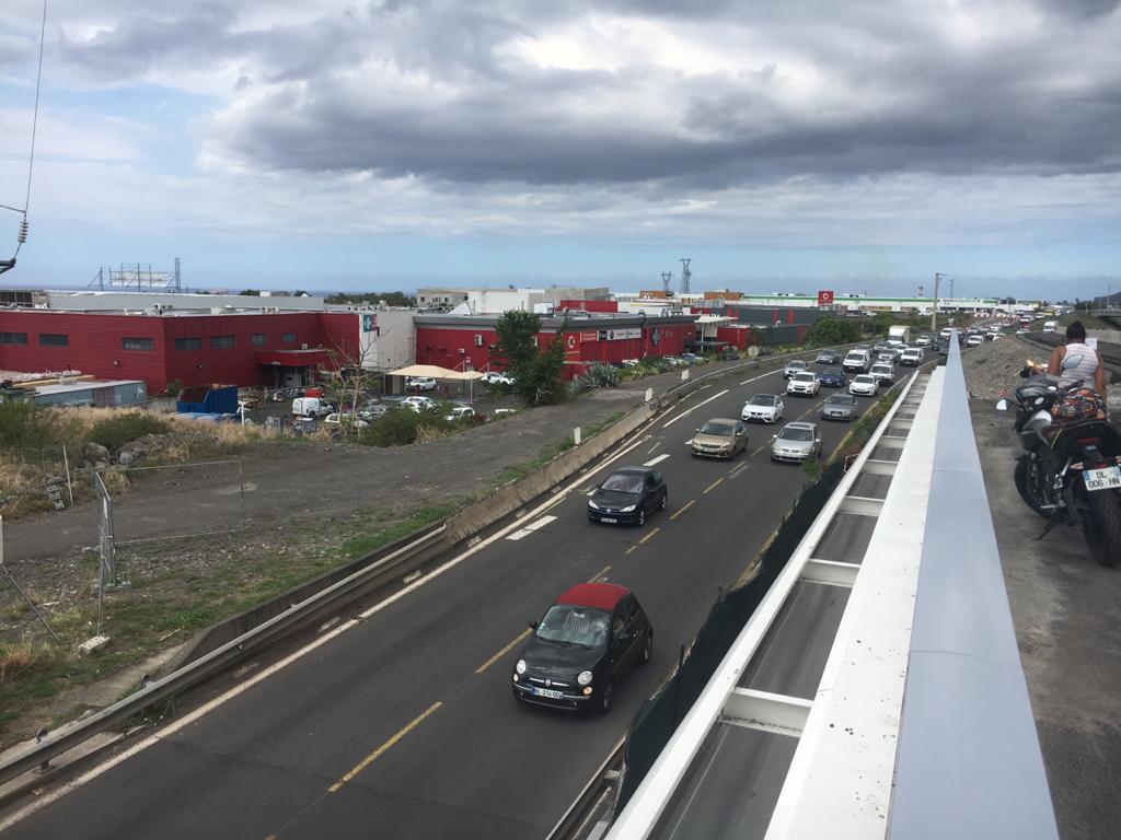 Nouveau pont de la Rivière-des-Galets : Les officiels précèdent les voitures