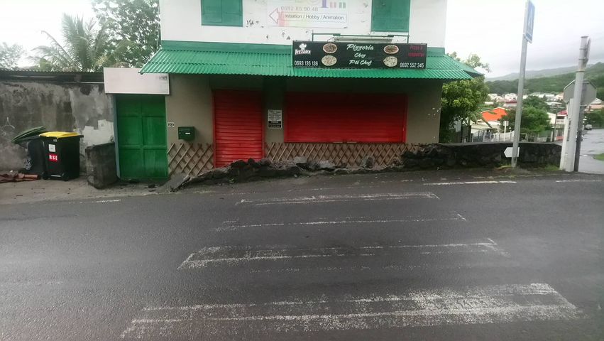 Bras-Panon : Une pizzeria dégradée par un accident de voiture