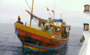 Maurice : Retour en images sur l'arraisonnement des bateaux de pêche sri-lankais