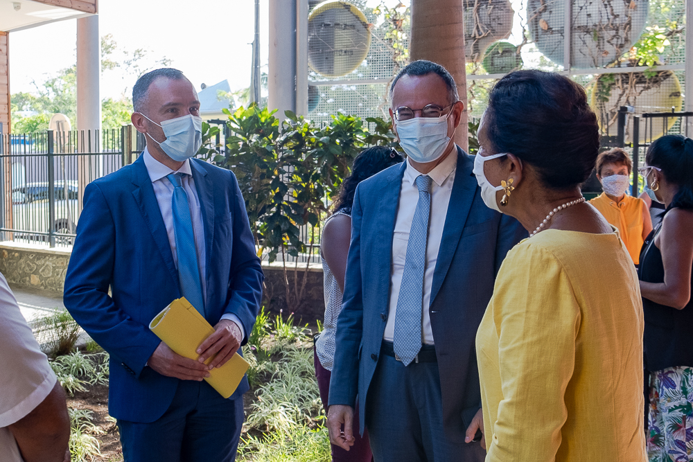 Des masques transparents distribués à la crèche Simangavole