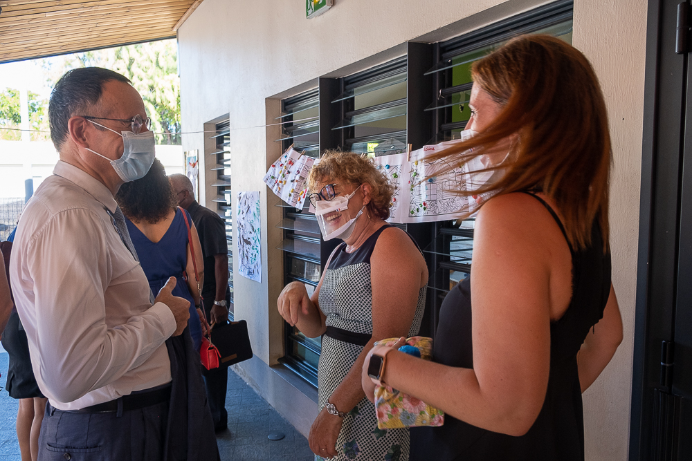 Des masques transparents distribués à la crèche Simangavole