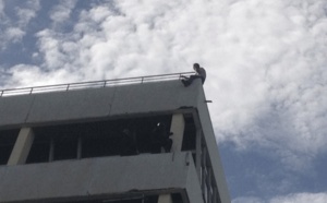 St-Denis: L'employé communal est descendu du toit