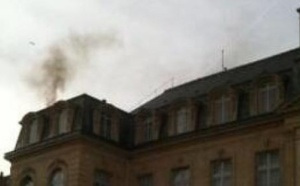 Fumée noire au dessus de l'Elysée : l'annonce d'une démission ?