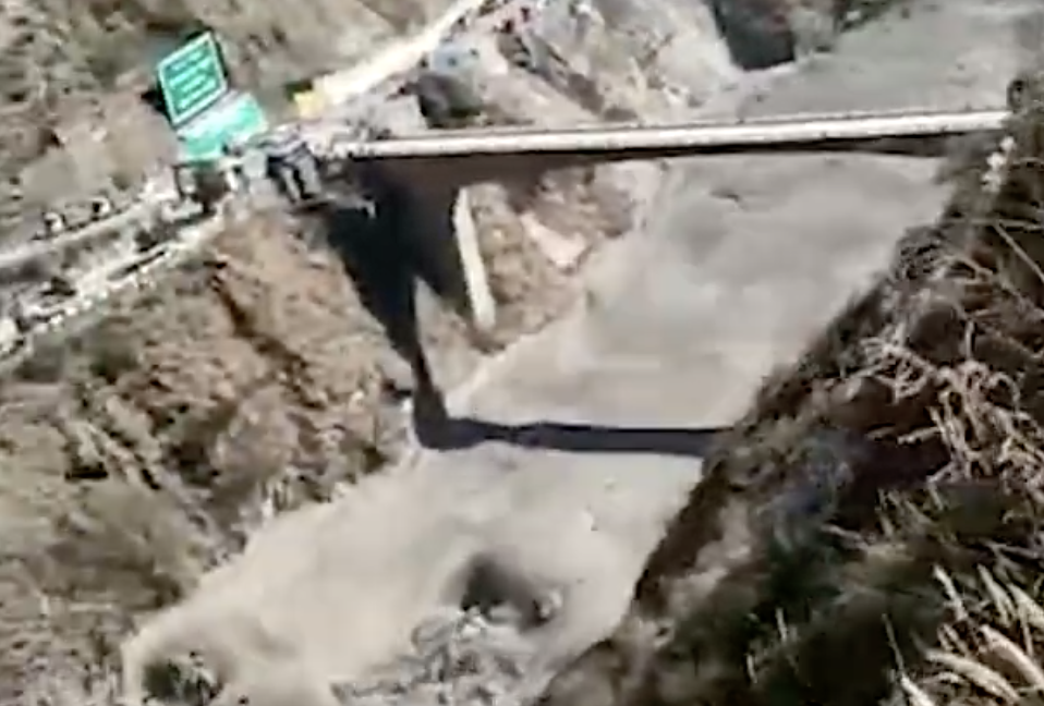 Vidéo - Au moins 150 disparus après la rupture d'un glacier dans l'Himalaya