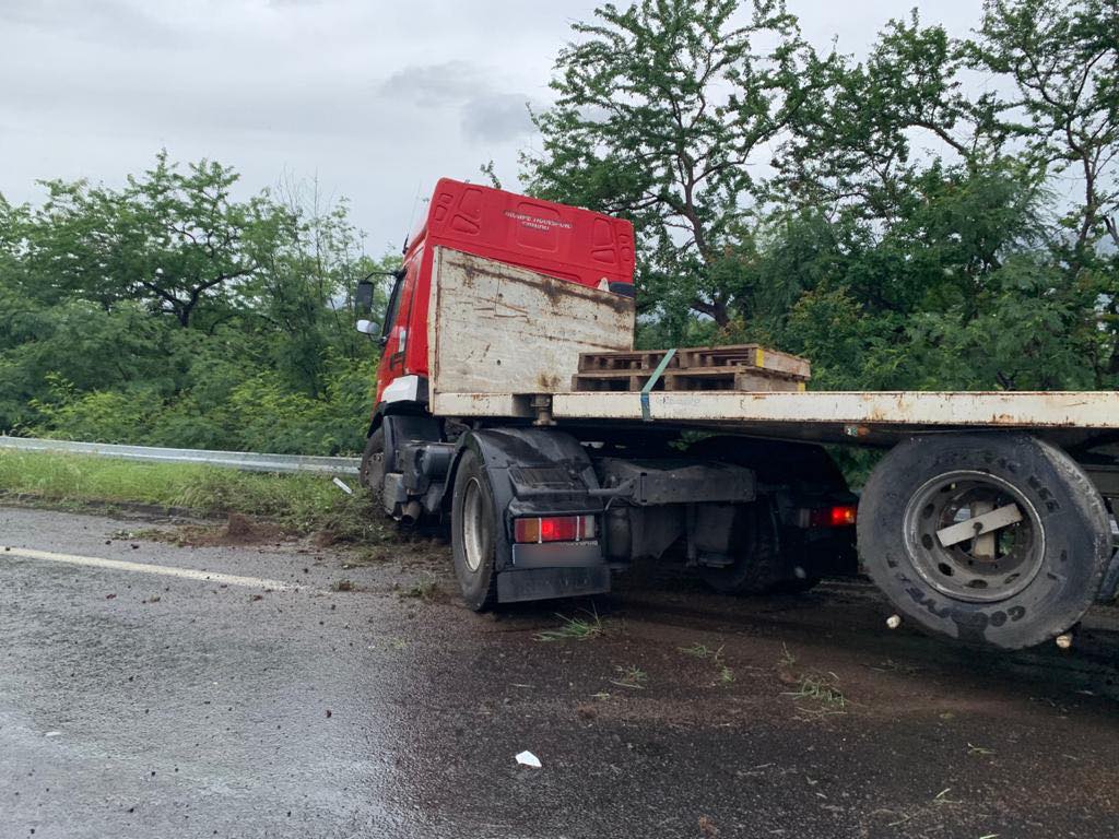 Un poids-lourd accidenté : Embouteillages à Savanna
