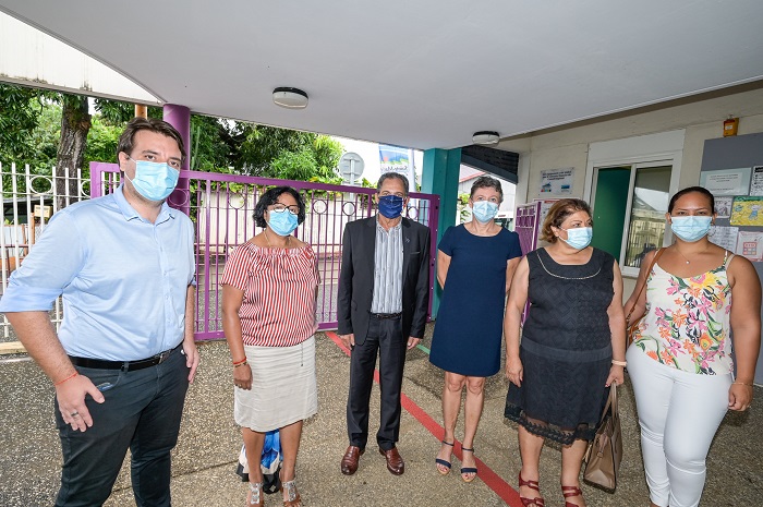 Distribution de masques dans les écoles de Sainte-Marie