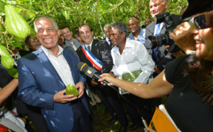 A Salazie, Victorin Lurel a goûté aux produits péi