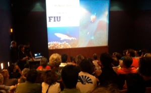 Salle comble pour écouter le biologiste marin Mike Heithaus
