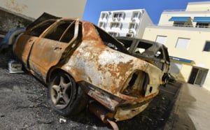 Incendie dans un parking au Moufia : Trois voitures détruites, pas de blessés