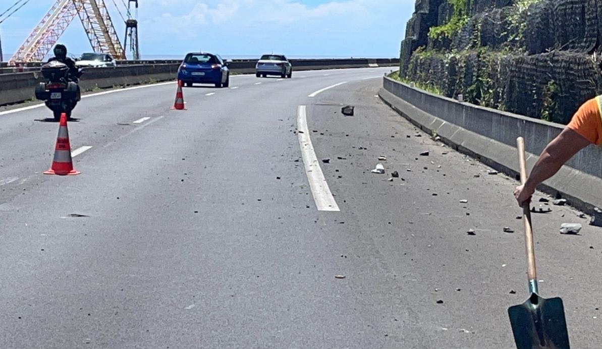 Un éboulis sur la route du littoral