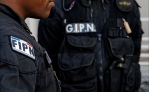 Retour en images: Le GIPN simule une prise d'otages dans un bus
