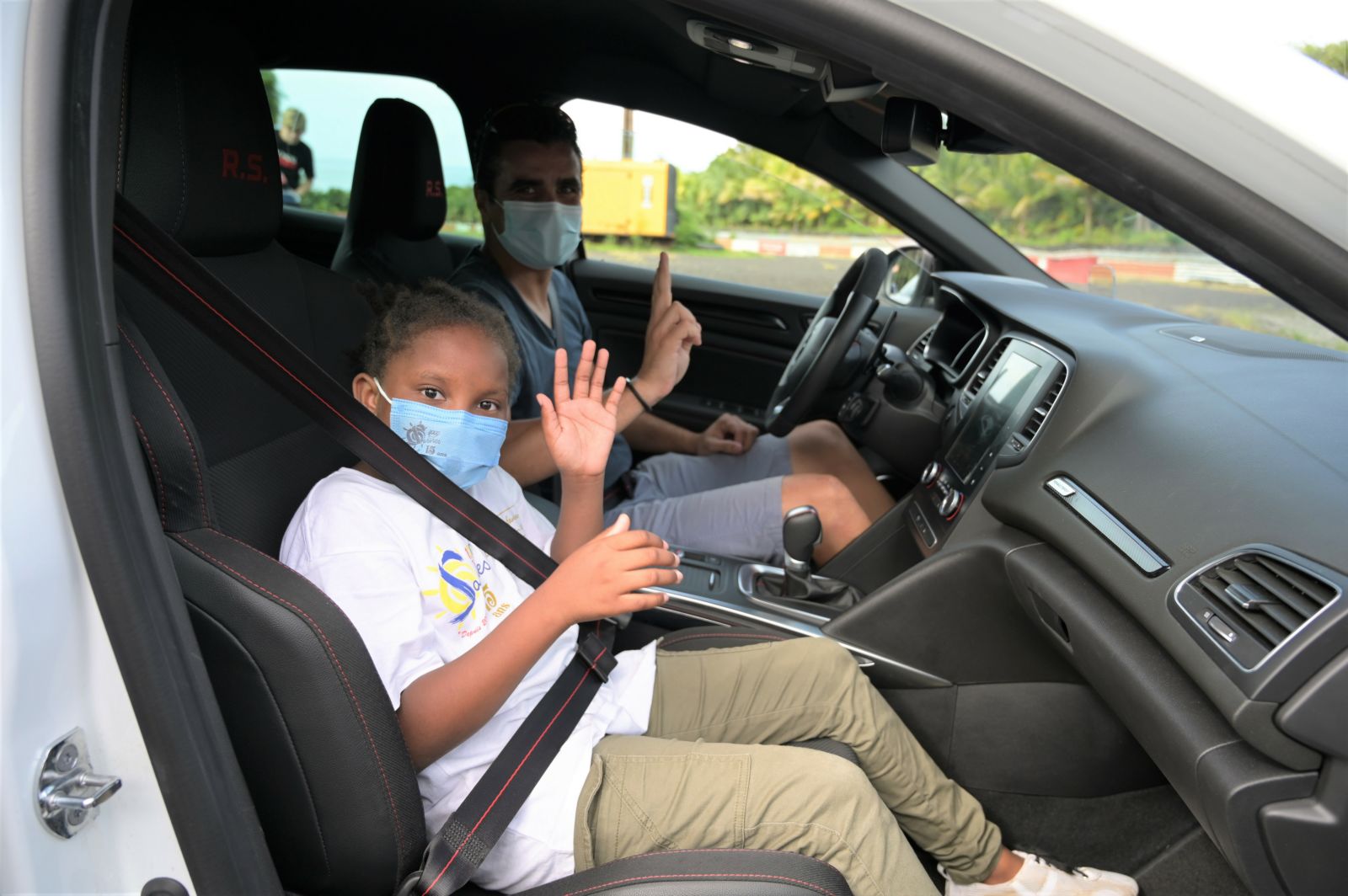 Conduite et rallye pour les marmailles de 1000 Sourires ...