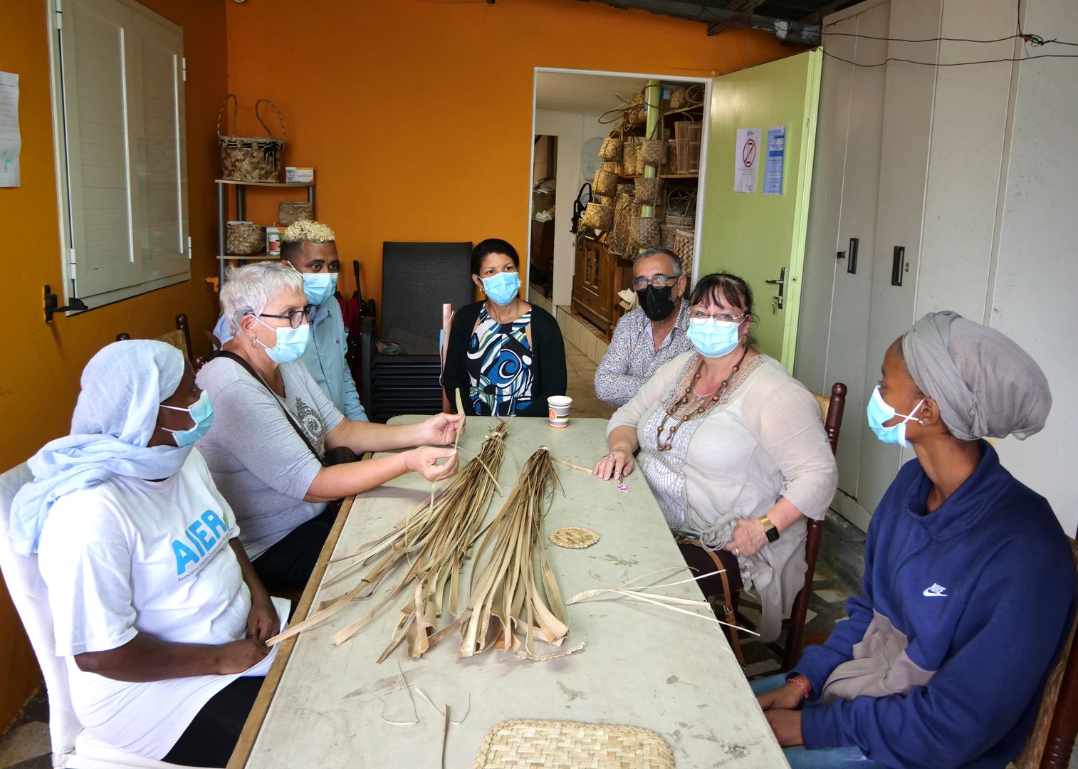 Séquence artisanat pour Vanessa Miranville, en visite dans une association de l’Est