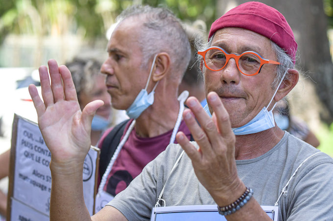 Vidéo - 1er-mai : L'interpellation d'un manifestant sans masque entraîne une mobilisation devant Malartic