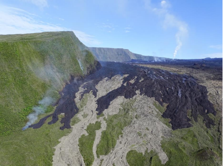 Un lac de lave au Volcan