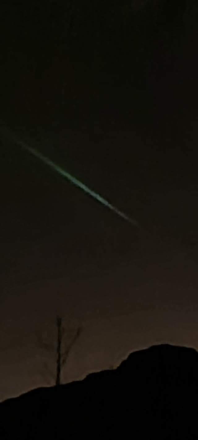 Un laser vert dans le ciel de Cilaos, les explications