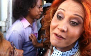 Les premières images du mariage homosexuel : Huguette Bello, Leïla et les capelines !