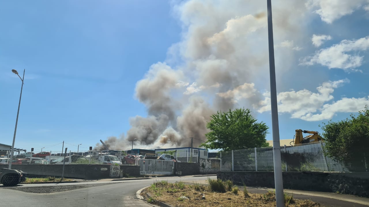 Vidéo - Cambaie : Un atelier ravagé par les flammes