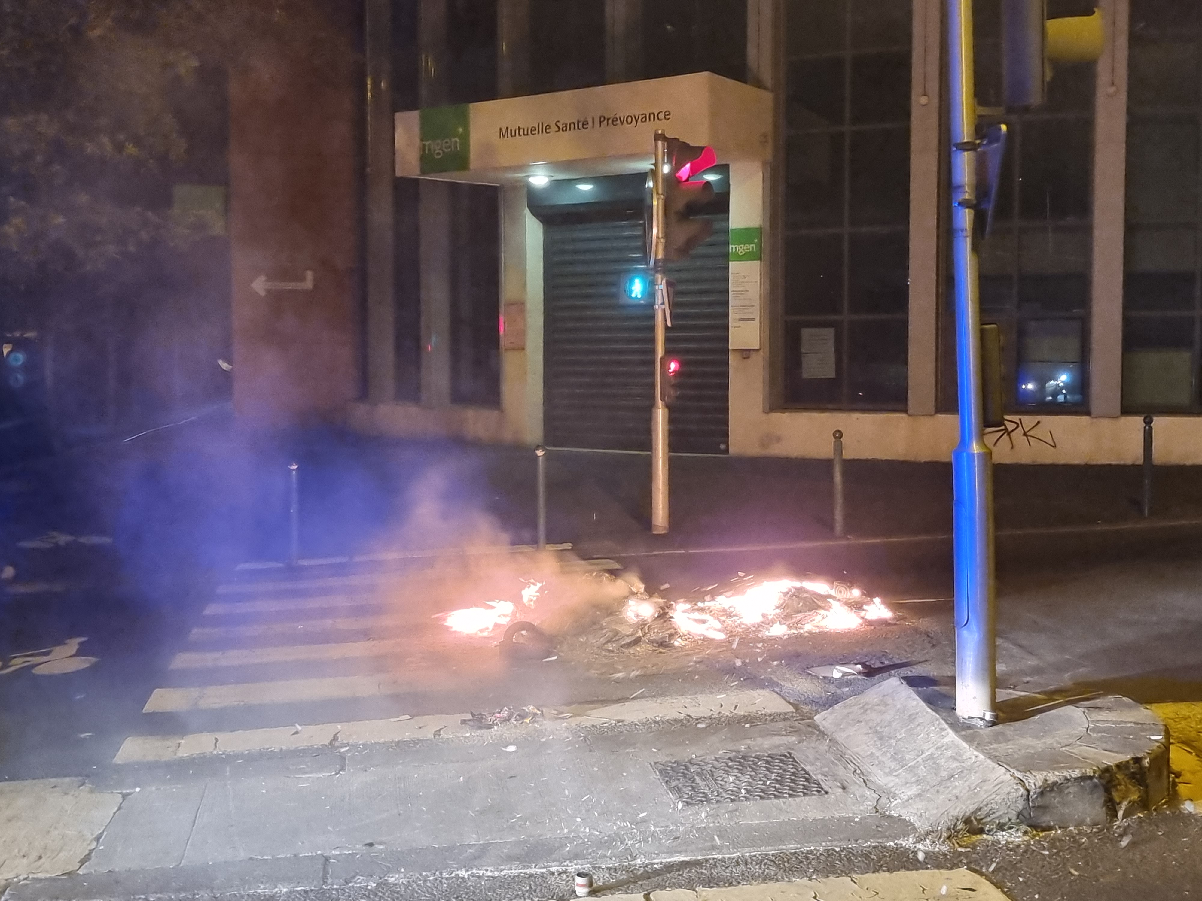 (Vidéo) Feux de poubelles, lacrymo : Coup de chaud en fin de soirée aux Camélias et à Vauban