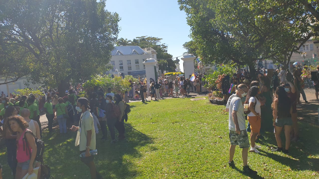 Marche des Visibilités LGBTQIA+ : Soleil et arc-en-ciel à Saint-Denis