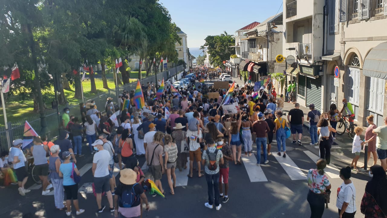 Marche des Visibilités LGBTQIA+ : Soleil et arc-en-ciel à Saint-Denis
