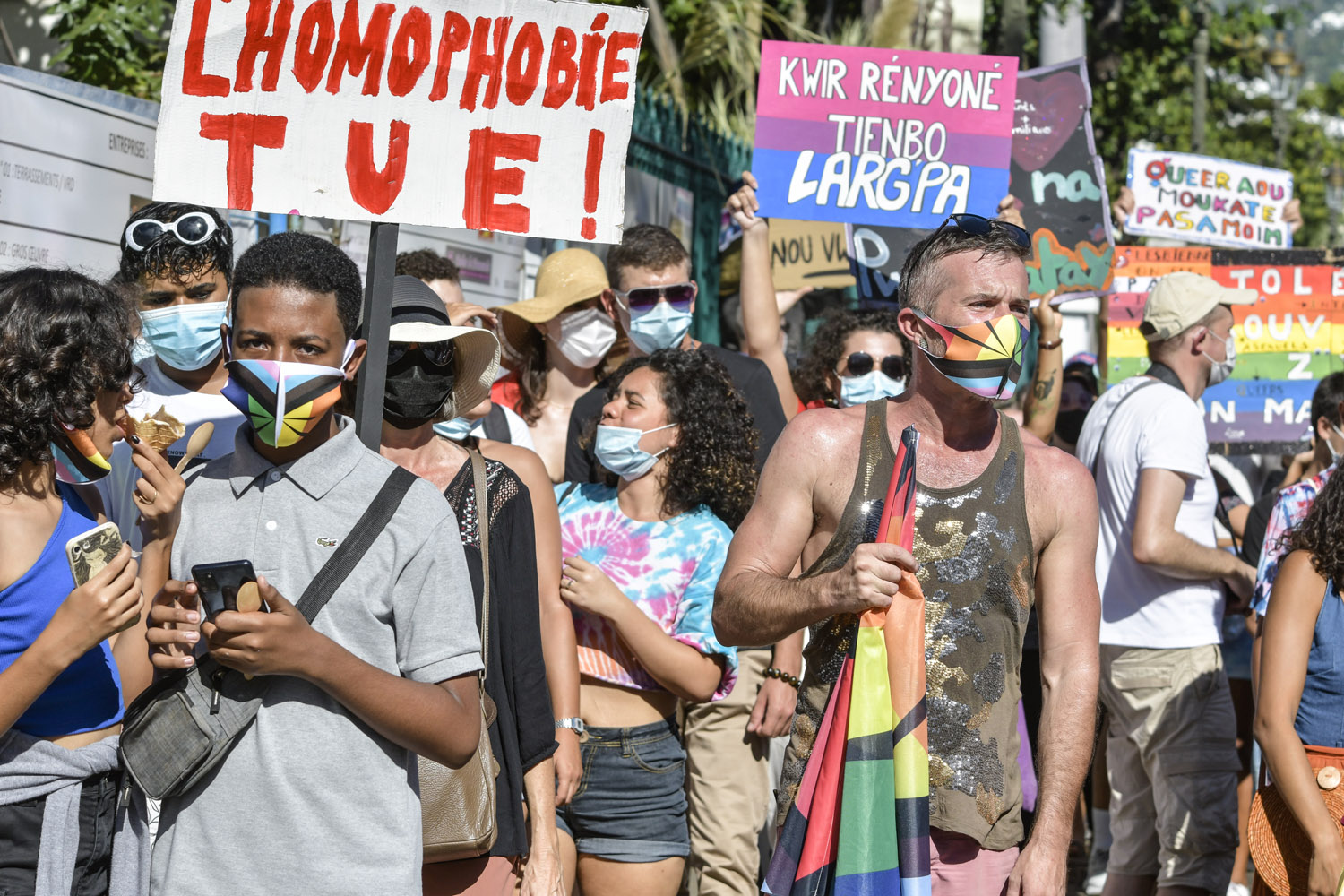 Marche des Visibilités LGBTQIA+ : Soleil et arc-en-ciel à Saint-Denis