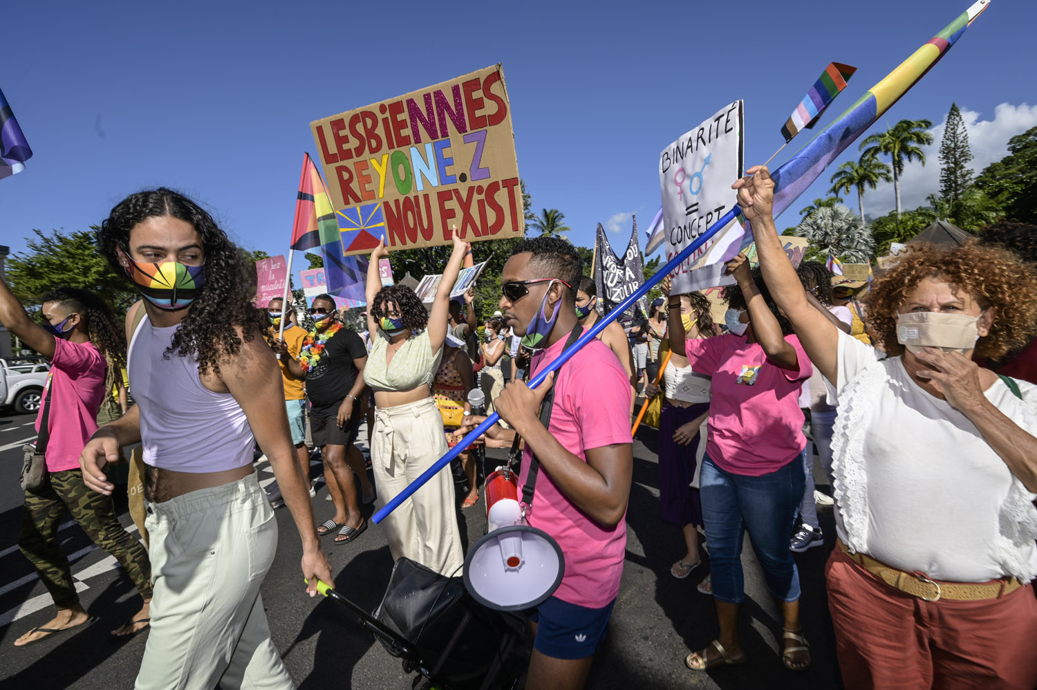 Marche des Visibilités LGBTQIA+ : Soleil et arc-en-ciel à Saint-Denis
