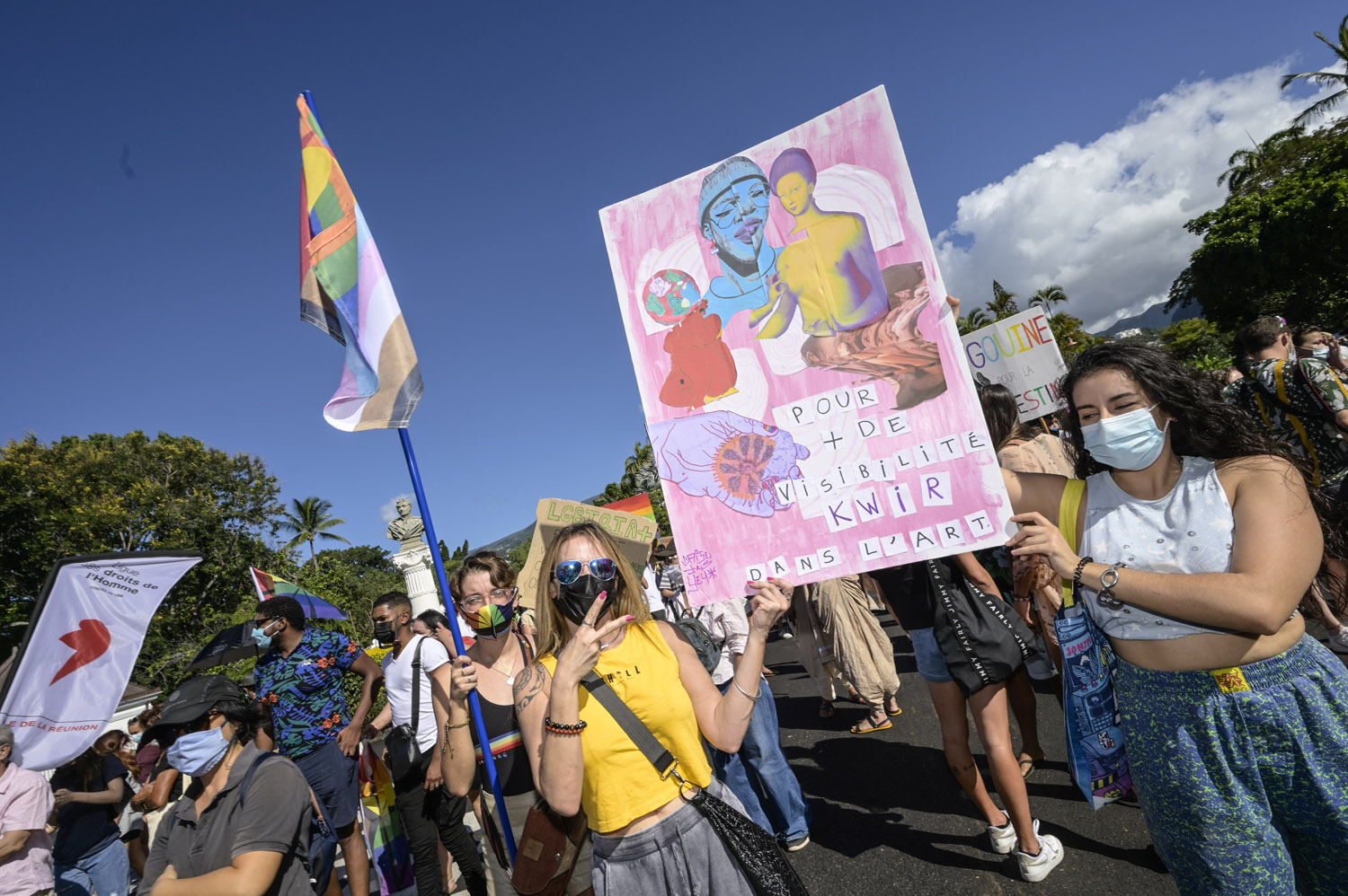 Marche des Visibilités LGBTQIA+ : Soleil et arc-en-ciel à Saint-Denis