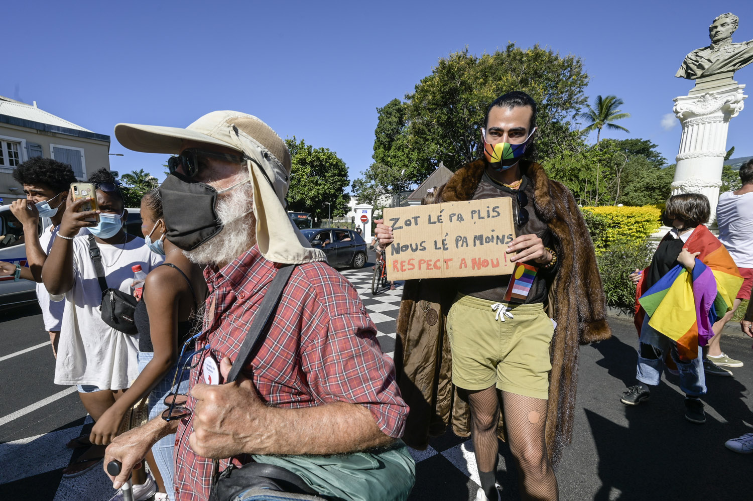 Marche des Visibilités LGBTQIA+ : Soleil et arc-en-ciel à Saint-Denis