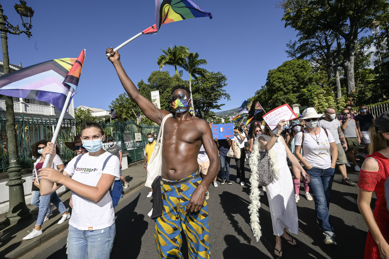 Marche des Visibilités LGBTQIA+ : Soleil et arc-en-ciel à Saint-Denis