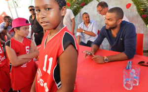 Le Port : Tony Parker à la rencontre de ses fans