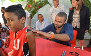 Le Port : Tony Parker à la rencontre de ses fans