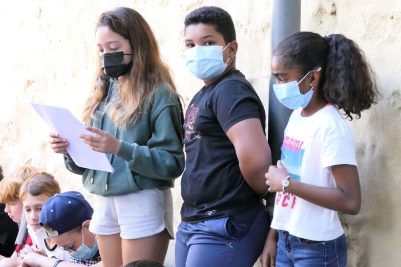 « Arbres connus et méconnus de la Saline-les-Bains et Saint-Gilles-les-Bains », les enfants découvrent leur exposition à la longère Sudel FUMA à Saint-Paul.