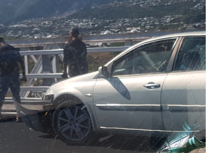 Carambolage sur le pont de la Rivière des Galets