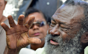 L'indigné de la Réunion, Samuel Mouen, refuse d'arrêter sa grève de la faim