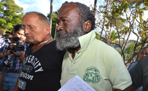L'indigné de la Réunion, Samuel Mouen, refuse d'arrêter sa grève de la faim