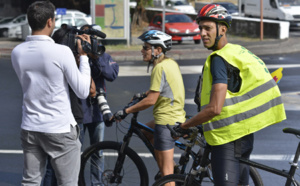 Catherine et Antoine en passe de boucler leur tour de l'île à vélo