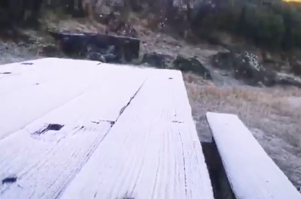 Vidéo - Une aire de pique-nique givrée sur la route du volcan