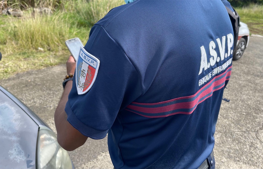 Saint-Benoît : L’employée de ménage obligée de ramasser ses déchets laissés aux abords d’une ravine 