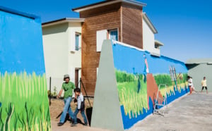 St-Leu: Ados et locataires unis pour repeindre 157m2 de murs