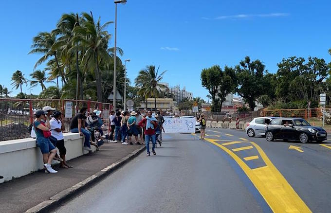 Vidéo - Des centaines de personnes rassemblées pour protester contre les mesures sanitaires