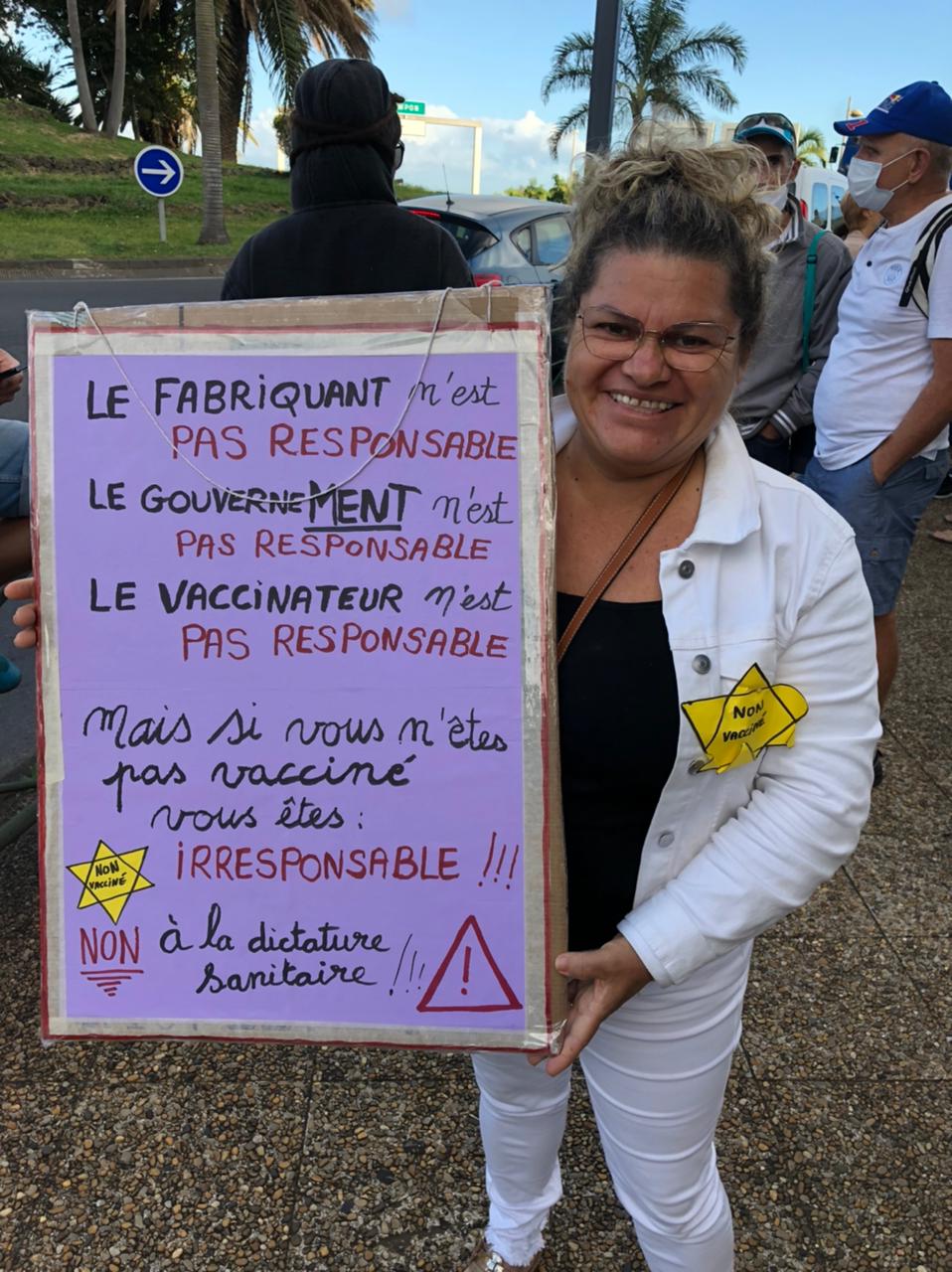 Vidéo - Restrictions sanitaires : Manifestation à St-Pierre