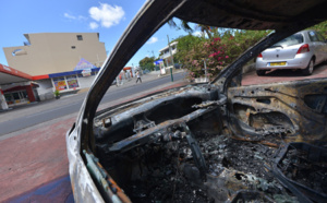 Un véhicule incendié devant une résidence à Saint-Denis