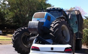 Ste-Marie: Un tracteur écrase une voiture, un blessé léger