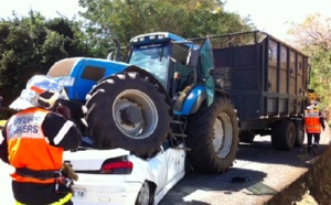 Ste-Marie: Un tracteur écrase une voiture, un blessé léger