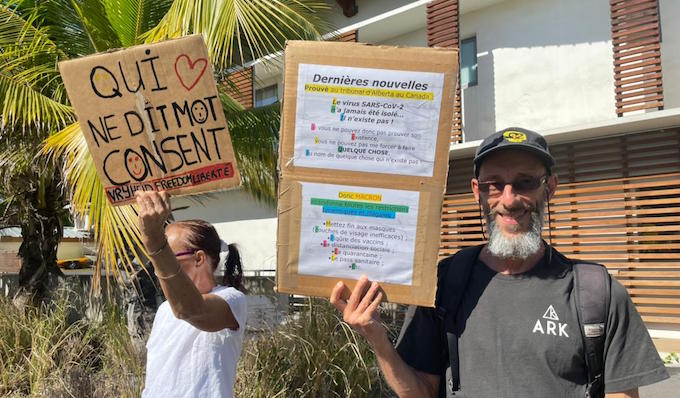Journée de mobilisation anti-pass sanitaire : Des milliers manifestants défilent à St-Pierre