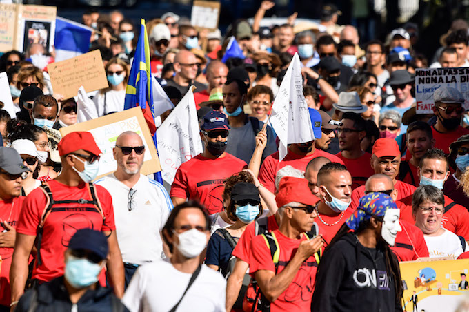 Journée de mobilisation anti-pass sanitaire : 3000 protestataires battent le pavé à St-Denis